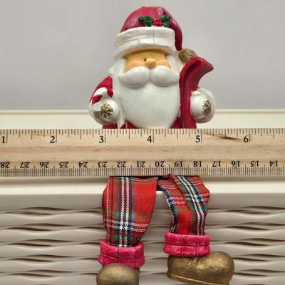 LOT 118K: Christmas Shelf Sitters