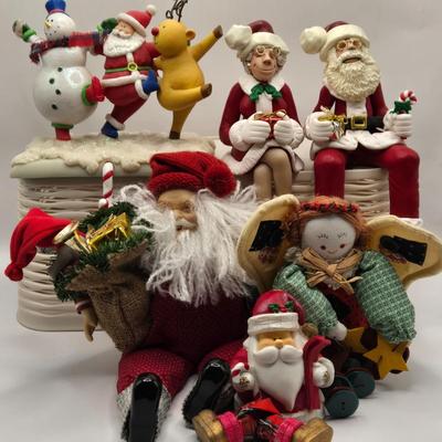 LOT 118K: Christmas Shelf Sitters