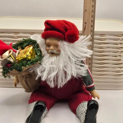 LOT 118K: Christmas Shelf Sitters