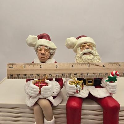 LOT 118K: Christmas Shelf Sitters