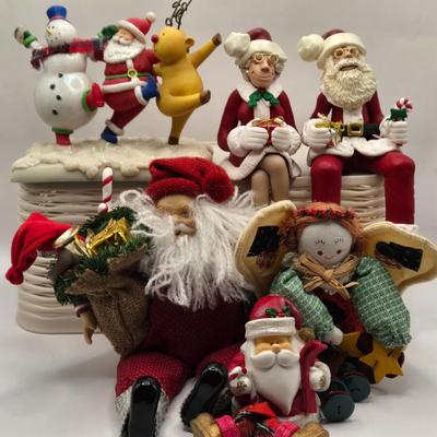 LOT 118K: Christmas Shelf Sitters