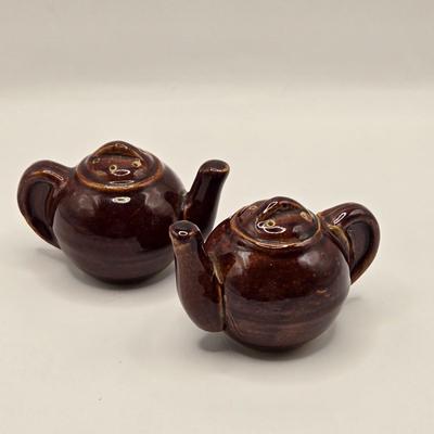 LOT 124K: Baking Day Tea Pot, Tea Pot Salt & Pepper shakers, and Apple Tea Bag Holder