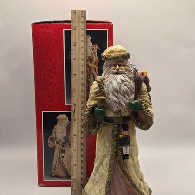 LOT 126K: Assorted Santa Claus Figures