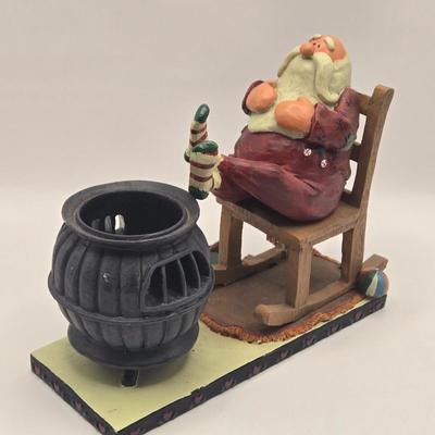 LOT 126K: Assorted Santa Claus Figures