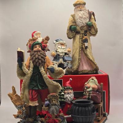 LOT 126K: Assorted Santa Claus Figures