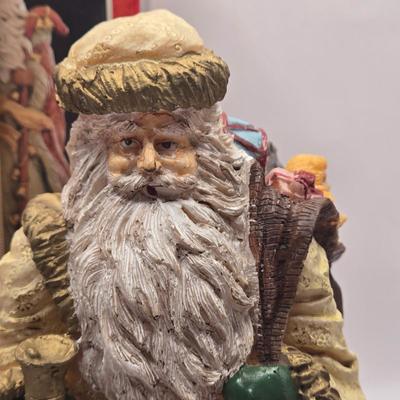 LOT 126K: Assorted Santa Claus Figures