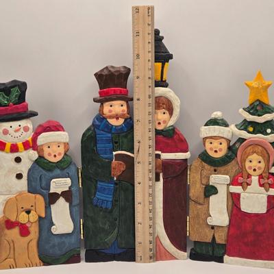 LOT:: Caroler 3 Part Screen, Dept 56 Christmas Tree, Brinn's Ceramic Carolers, Dept. 56 Mr. and Mrs. Claus, and More
