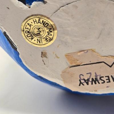 LOT:: Caroler 3 Part Screen, Dept 56 Christmas Tree, Brinn's Ceramic Carolers, Dept. 56 Mr. and Mrs. Claus, and More