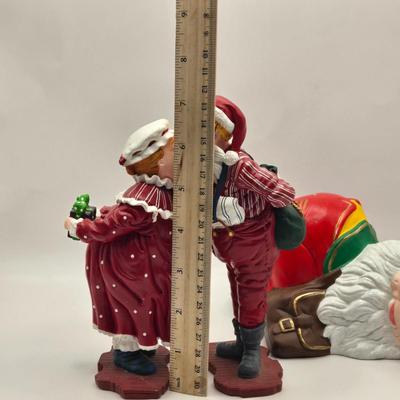 LOT:: Caroler 3 Part Screen, Dept 56 Christmas Tree, Brinn's Ceramic Carolers, Dept. 56 Mr. and Mrs. Claus, and More