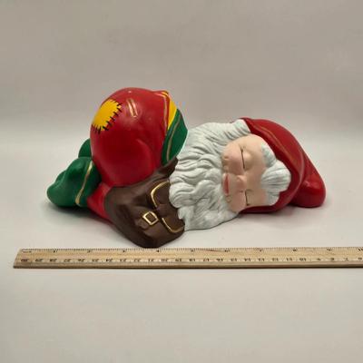 LOT:: Caroler 3 Part Screen, Dept 56 Christmas Tree, Brinn's Ceramic Carolers, Dept. 56 Mr. and Mrs. Claus, and More