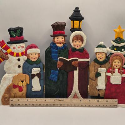 LOT:: Caroler 3 Part Screen, Dept 56 Christmas Tree, Brinn's Ceramic Carolers, Dept. 56 Mr. and Mrs. Claus, and More