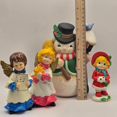 LOT:: Caroler 3 Part Screen, Dept 56 Christmas Tree, Brinn's Ceramic Carolers, Dept. 56 Mr. and Mrs. Claus, and More