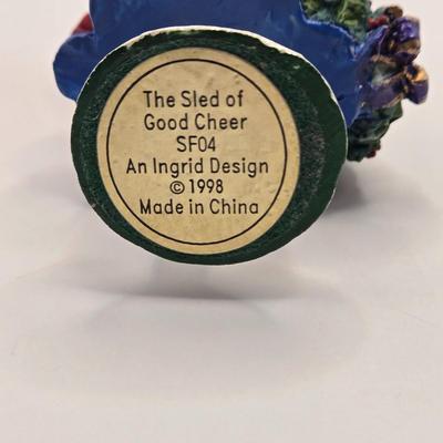 LOT:: Caroler 3 Part Screen, Dept 56 Christmas Tree, Brinn's Ceramic Carolers, Dept. 56 Mr. and Mrs. Claus, and More