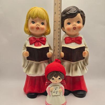 LOT:: Caroler 3 Part Screen, Dept 56 Christmas Tree, Brinn's Ceramic Carolers, Dept. 56 Mr. and Mrs. Claus, and More