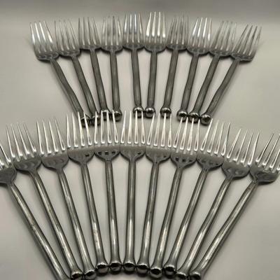 LOT 143K: Set or Stainless Steel Flat Ware Including 11 Dinner Forks, 10 salad Forks, 12 Table Spoons, 11 Teaspoons, and 12 Butter Knives