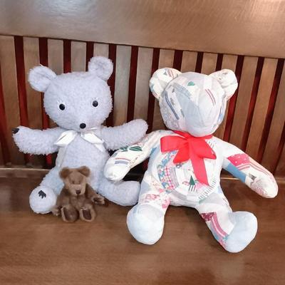 PATCHWORK & BOYDS BEARS PLUS A VINTAGE TEDDY BEAR