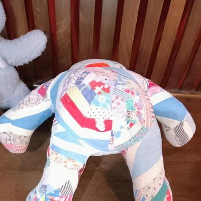PATCHWORK & BOYDS BEARS PLUS A VINTAGE TEDDY BEAR
