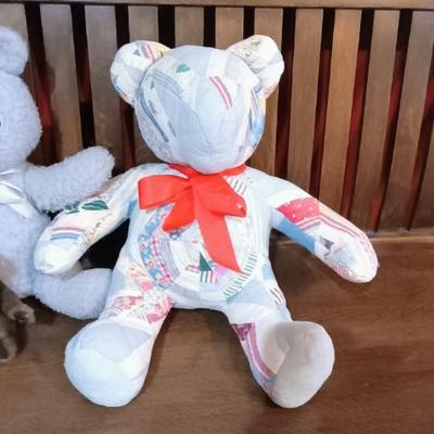 PATCHWORK & BOYDS BEARS PLUS A VINTAGE TEDDY BEAR