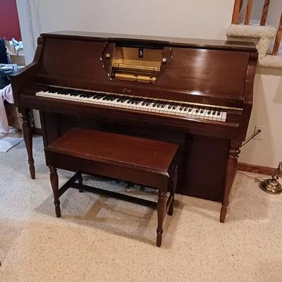 AEOLIAN WORKING PLAYER & MANUAL PIANO WITH PIANO ROLLS, SHEET MUSIC, PIANO LAMP AND EVEN A RECORDER