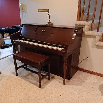 AEOLIAN WORKING PLAYER & MANUAL PIANO WITH PIANO ROLLS, SHEET MUSIC, PIANO LAMP AND EVEN A RECORDER