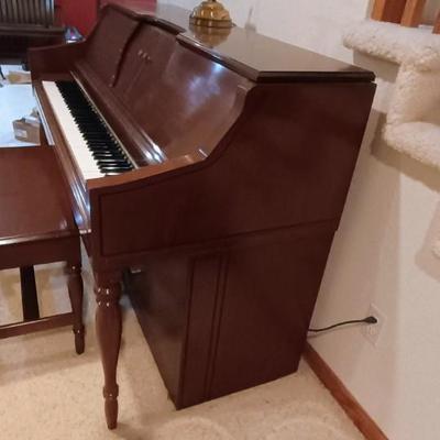 AEOLIAN WORKING PLAYER & MANUAL PIANO WITH PIANO ROLLS, SHEET MUSIC, PIANO LAMP AND EVEN A RECORDER