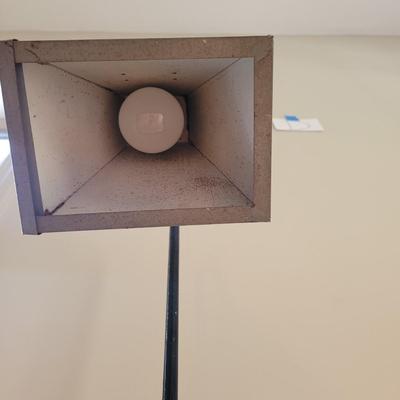 Iron and Glass End Table with Attached Lamp (LR-EL)