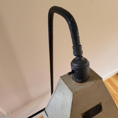 Iron and Glass End Table with Attached Lamp (LR-EL)