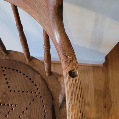 Oak Captains Chair (DR-EL)
