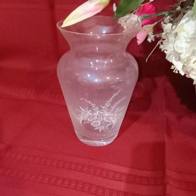 SILK BOUQUET IN A SOUP TUREEN AND 2 GLASS VASES