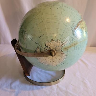 Better Homes ‘True to Life Globe’ (LR-EL)