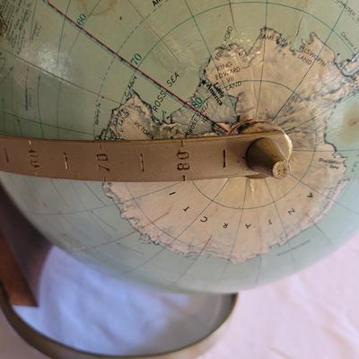 Better Homes ‘True to Life Globe’ (LR-EL)