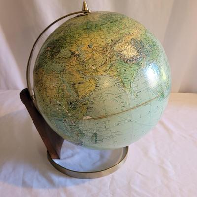 Better Homes ‘True to Life Globe’ (LR-EL)