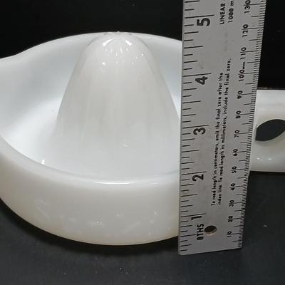 Vintage | Handled White -Milk Glass SUNKIST marked Orange Citrus Juicer / reamer