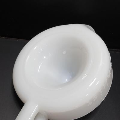 Vintage | Handled White -Milk Glass SUNKIST marked Orange Citrus Juicer / reamer