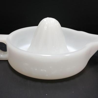 Vintage | Handled White -Milk Glass SUNKIST marked Orange Citrus Juicer / reamer