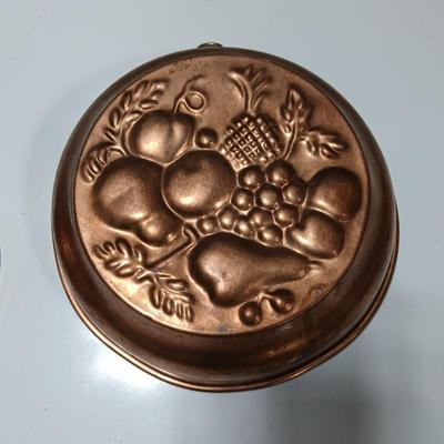 Two vintage copper molds - Cake mold - Jello Mold - 8" copper mold pans