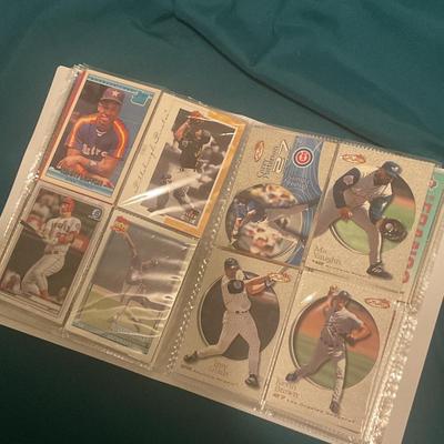 Binder Stuffed With 400 MLB Baseball Cards