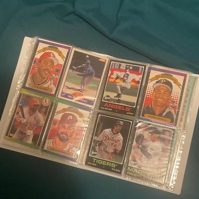 Binder Stuffed With 400 MLB Baseball Cards
