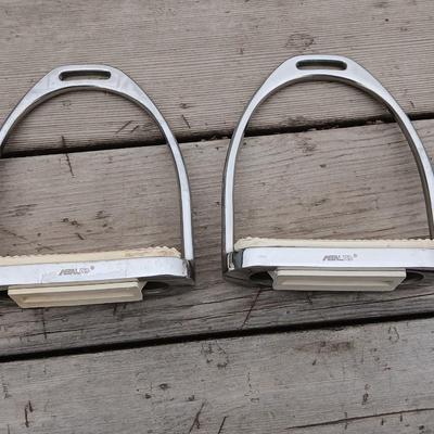 Equestrian tack - Centaur Metalab Stainless Steel Fillis Stirrup Irons - English riding stirrups / Irons