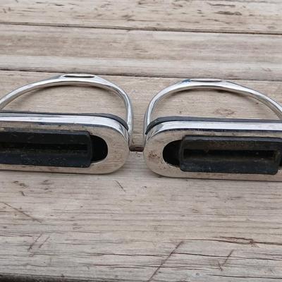 Equestrian Tack - Horse & More 4 3/4" comfortable Iron Stirrups
