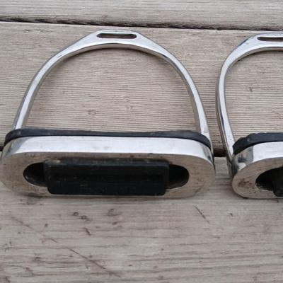 Equestrian Tack - Horse & More 4 3/4" comfortable Iron Stirrups