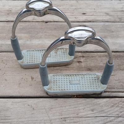 Equestrian Tack - MDC Ultimate Stirrup Irons 4 3/4 -