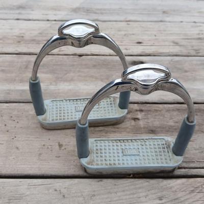 Equestrian Tack - MDC Ultimate Stirrup Irons 4 3/4 -