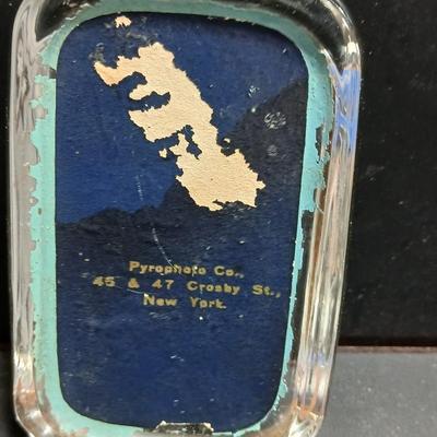 Two glass picture paperweights - The Hermitage Nashville Tennessee and City street