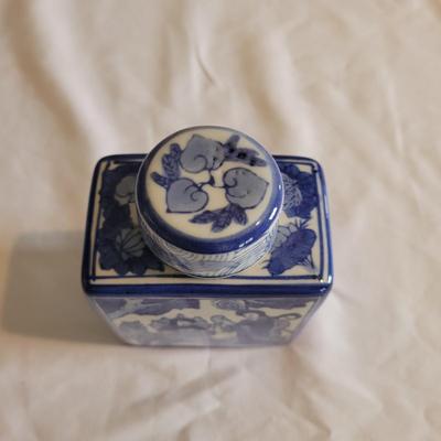 Blue and White Chinese Porcelain (LR-EL)