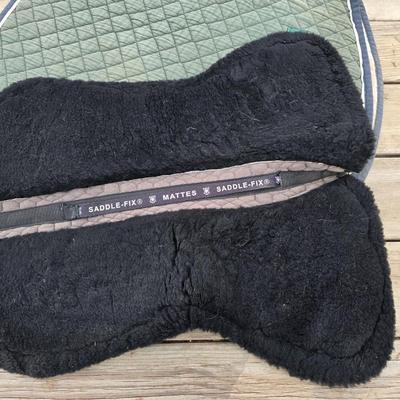 Equestrian Tack - English saddle blankets / saddle riding pads