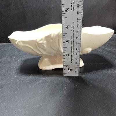 Blue Delft Plates and White/Cream mantle vase and a vintage White Moriyama planter