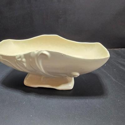 Blue Delft Plates and White/Cream mantle vase and a vintage White Moriyama planter