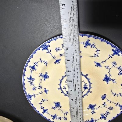 Blue Delft Plates and White/Cream mantle vase and a vintage White Moriyama planter