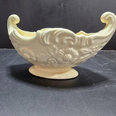 Blue Delft Plates and White/Cream mantle vase and a vintage White Moriyama planter